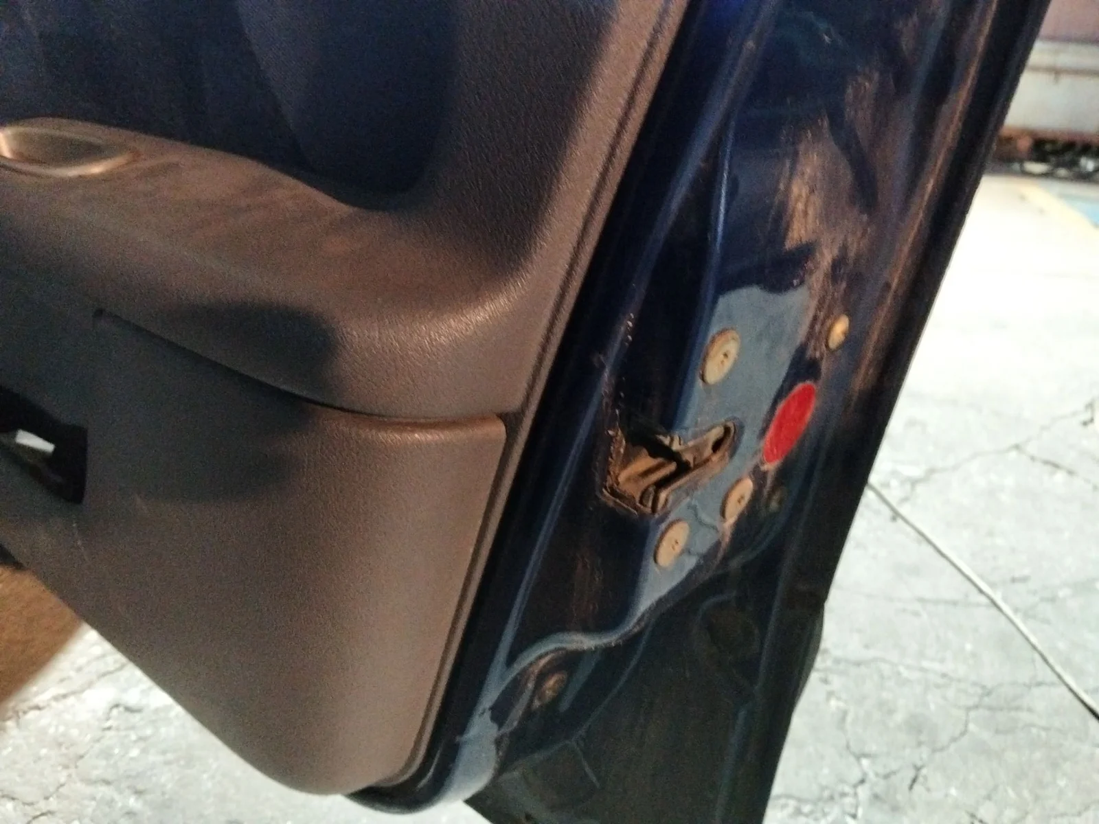 Foto de CERRADURA PUERTA DELANTERA DERECHA RENAULT CLIO II FASE I (B/CB0) 1.4 16V (98 CV / 72 KW)