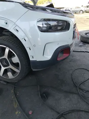 Foto de PARAGOLPES DELANTERO CITROEN C4 CACTUS 1.2 12V VTi (82 CV / 60 KW) foto 5