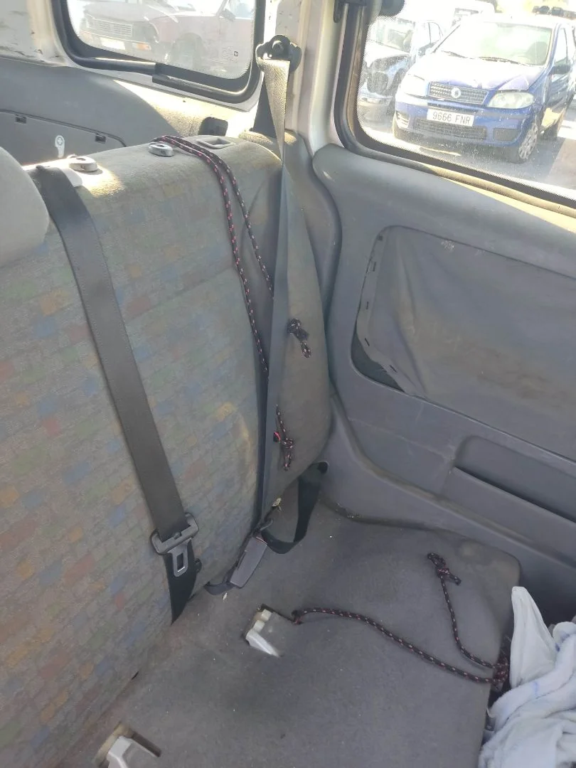 Foto de CINTURON SEGURIDAD TRASERO IZQUIERDO OPEL COMBO (CORSA C) 1.7 16V DI CAT (Y 17 DTL / LK8) (65 CV / 48 KW)