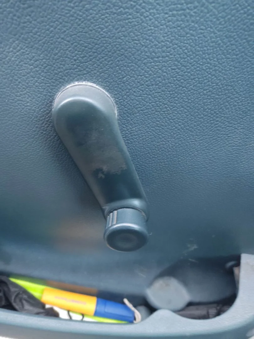 Foto de MANETA ELEVALUNAS DELANTERA DERECHA RENAULT KANGOO I (F/KC0) 1.2 (58 CV / 43 KW)