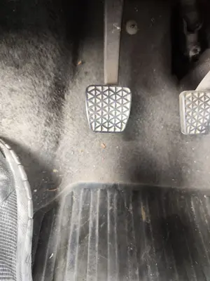 Foto de PEDAL EMBRAGUE OPEL CORSA C 1.2 16V CAT (Z 12 XE / LW4) (75 CV / 55 KW)