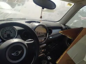 Foto de GUANTERA MINI MINI (R56) 1.4 16V CAT (95 CV / 70 KW)