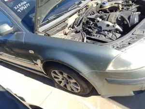 Foto de ALETA DELANTERA DERECHA VOLKSWAGEN PASSAT BERLINA (3B3) 1.9 TDI (131 CV / 96 KW) referencia 3B0821106E foto 3