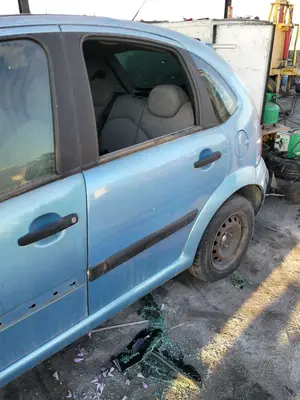 Foto de PUERTA TRASERA IZQUIERDA CITROEN C3 1.4 HDi (68 CV / 50 KW) referencia 9006K7