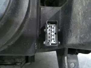 Foto de FARO DERECHO PEUGEOT 407 2.0 16V HDi FAP CAT (RHR / DW10BTED4) (136 CV / 100 KW) referencia 0301213272 foto 2