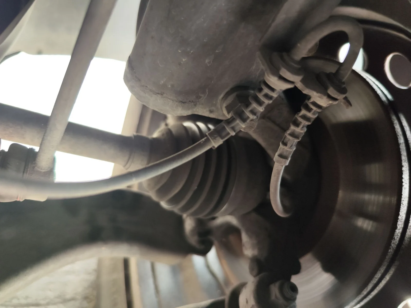 Foto de PINZA DE FRENO DELANTERA DERECHA RENAULT CLIO III 1.5 dCi Diesel FAP (75 CV / 55 KW)