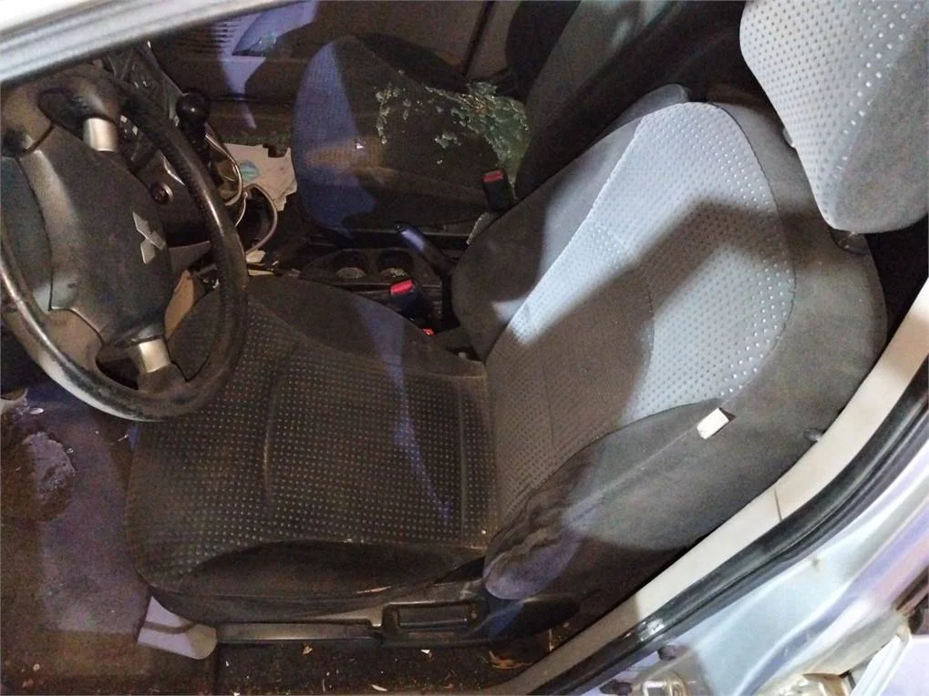 Foto de ASIENTO DELANTERO IZQUIERDO MITSUBISHI GRANDIS (NA0W)