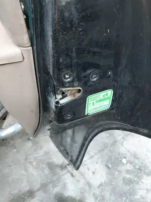Foto de CERRADURA PUERTA TRASERA DERECHA FORD EXPLORER (UN46) 4.0 V6 CAT (156 CV / 115 KW)