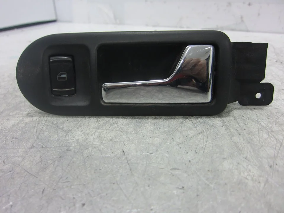 Foto de MANDO ELEVALUNAS DELANTERO DERECHO VOLKSWAGEN GOLF IV BERLINA (1J1)(10.1997) 1.6 (101 CV / 74 KW) referencia 3B18371140