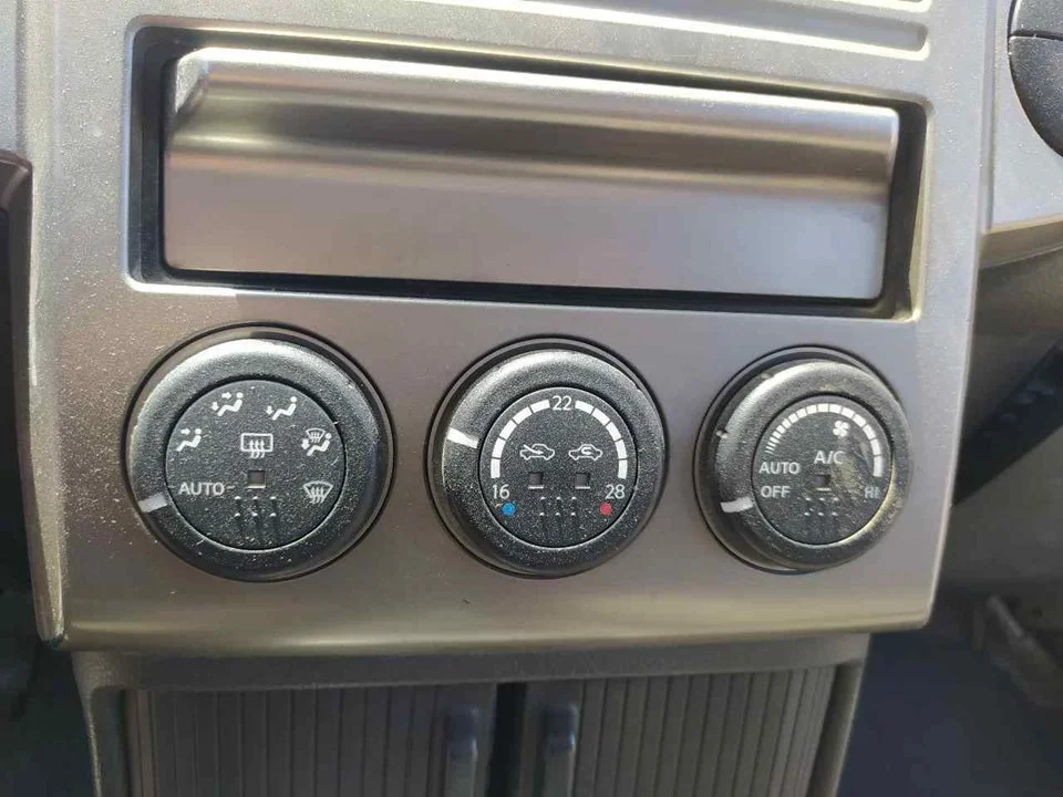 Foto de MANDO CLIMATIZADOR NISSAN X-TRAIL (T30) 2.2 16V Turbodiesel CAT (114 CV / 84 KW) referencia 27500ES71A