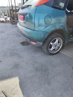 Foto de PARAGOLPES TRASERO FORD FOCUS BERLINA (CAK) 1.6 16V CAT (101 CV / 74 KW) foto 3