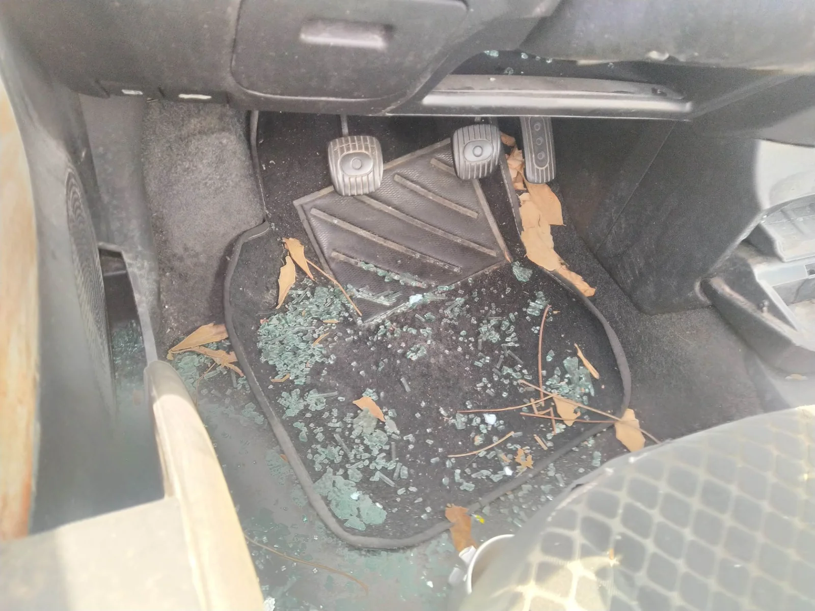 Foto de PEDAL FRENO NISSAN MICRA (K12E) 1.2 CAT (65 CV / 48 KW)