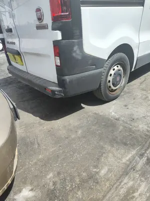 Foto de PARAGOLPES TRASERO FIAT TALENTO FURGÓN (296) 2.0 Turbodiesel Ecojet (119 CV / 88 KW) foto 2