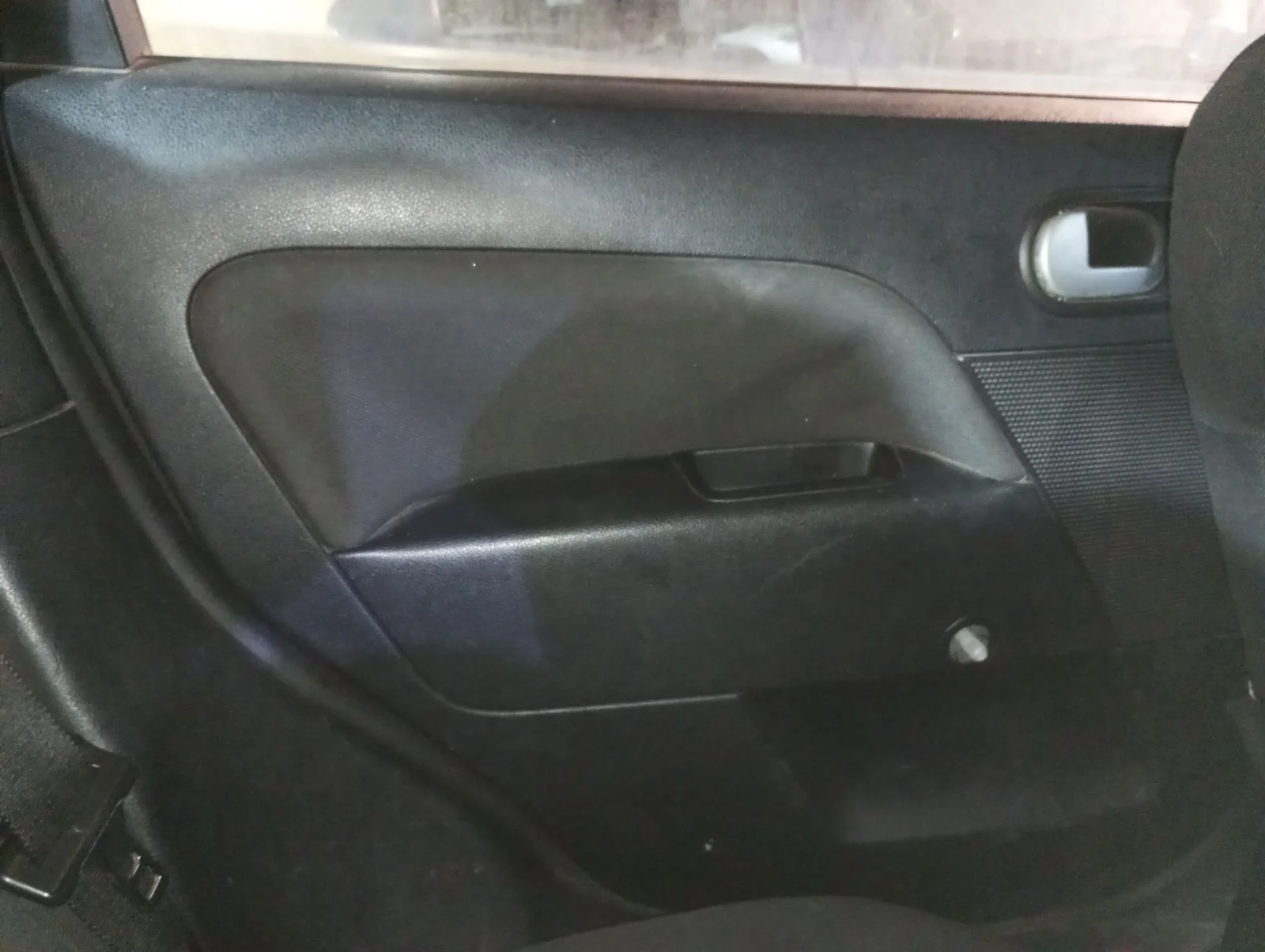 Foto de GUARNECIDO PUERTA TRASERA IZQUIERDA FORD FIESTA (CBK) 1.4 TDCi CAT (68 CV / 50 KW) referencia 1379168