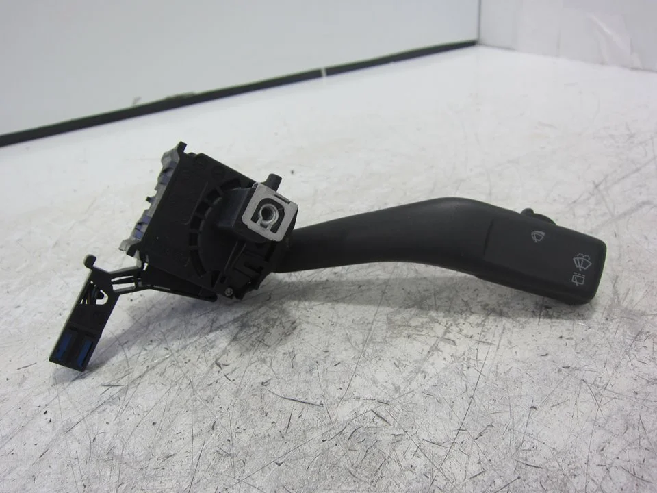 Foto de MANDO LIMPIA VOLKSWAGEN GOLF V (1K1)(10.2003) 2.0 TDI (140 CV / 103 KW) referencia 1K0953519