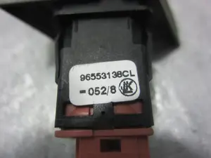 Foto de INTERRUPTOR CITROEN XSARA BERLINA 1.6 16V CAT (NFU / TU5JP4) (109 CV / 80 KW) referencia 965553138CL foto 2