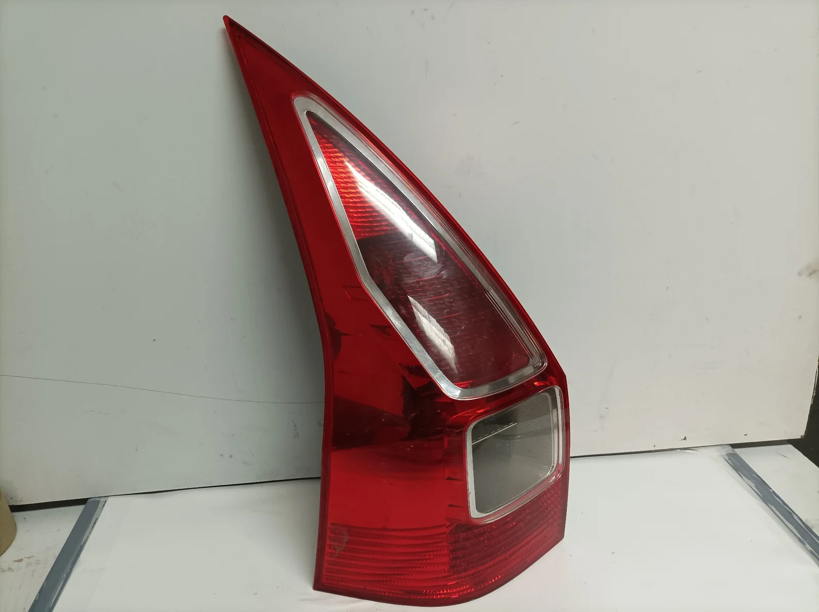 Foto de PILOTO TRASERO DERECHO RENAULT MEGANE II GRANDTOUR referencia 8200417349