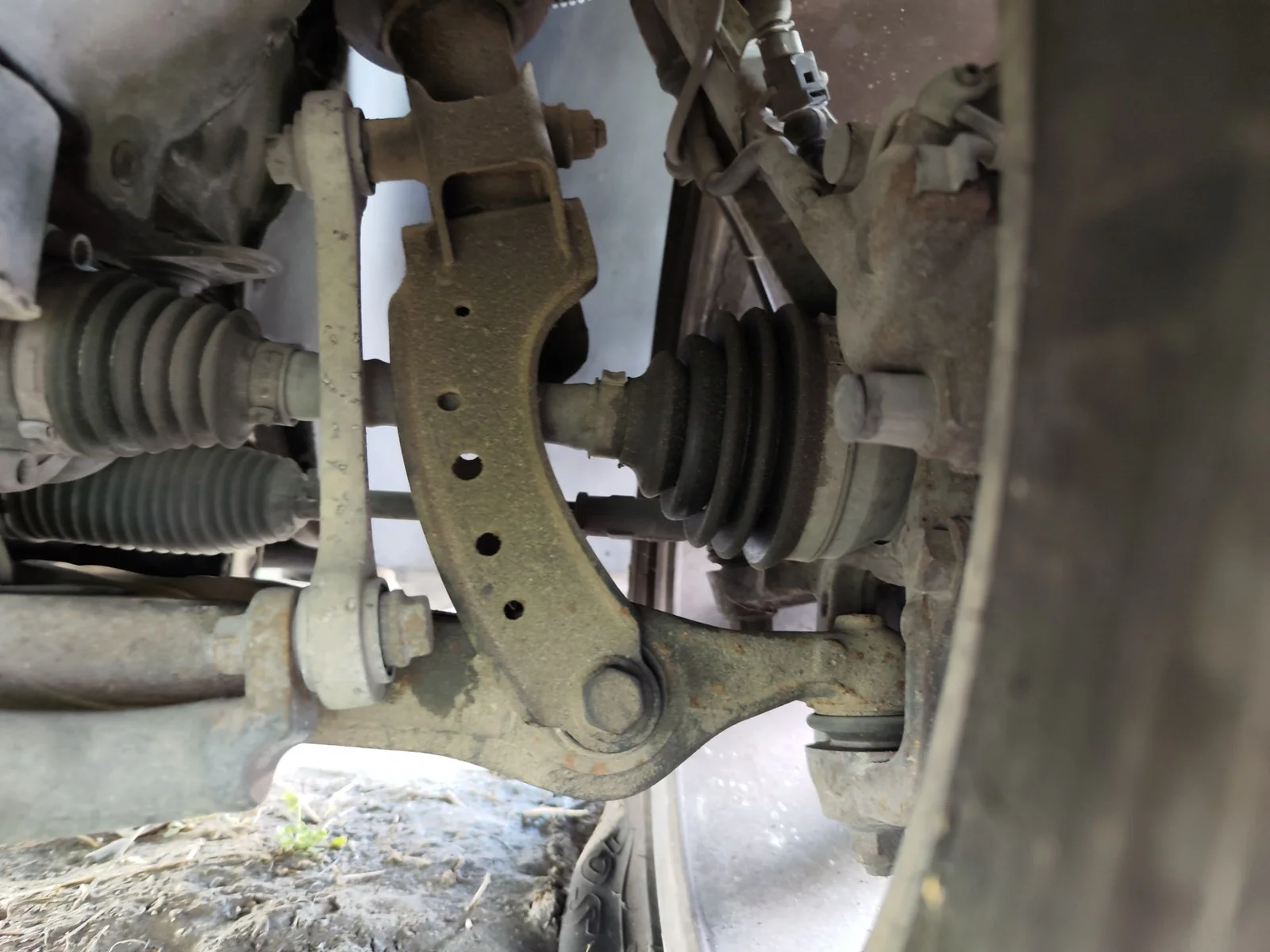 Foto de BRAZO SUSPENSION DELANTERO IZQUIERDO VOLKSWAGEN TOUAREG (7LA) 2.5 TDI (174 CV / 128 KW)