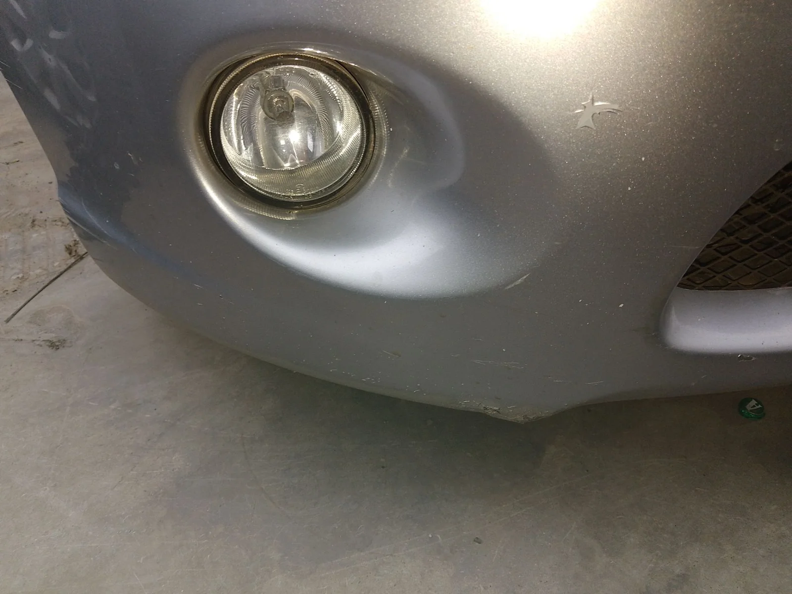 Foto de FARO ANTINIEBLA DERECHO MITSUBISHI GRANDIS (NA0W) 2.0 DI-D CAT (136 CV / 100 KW)