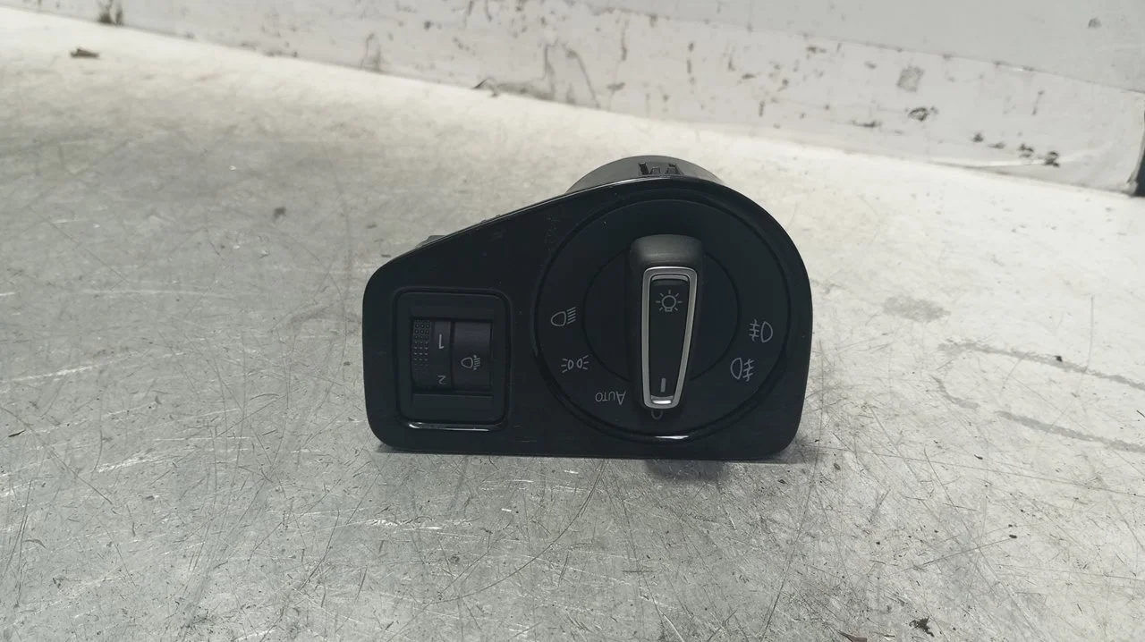 Foto de MANDO LUCES VOLKSWAGEN GOLF VII (5G1/BE1) 1.6 16V TDI DPF (110 CV / 81 KW) referencia 5G1868060