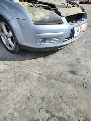 Foto de PARAGOLPES DELANTERO FORD FOCUS BERLINA (CAP) 1.8 TDCi Turbodiesel CAT (116 CV / 85 KW) referencia 1351533 foto 5