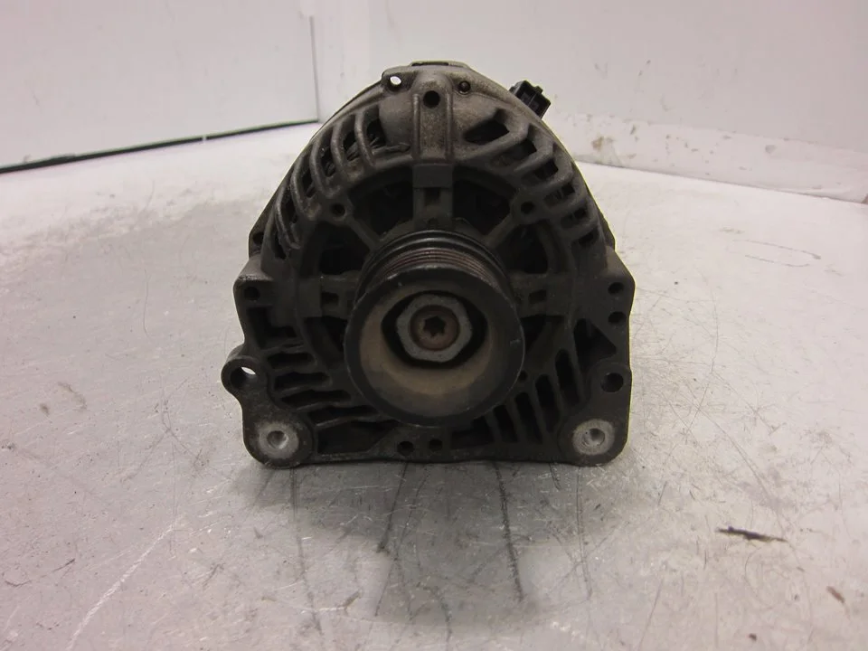 Foto de ALTERNADOR VOLKSWAGEN POLO III (6N1) 1.4 (60 CV / 44 KW) referencia 2541815C
