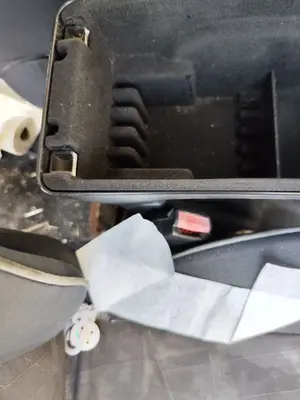Foto de ENGANCHE CINTURON DELANTERO DERECHO RENAULT SCENIC II (JM) 1.9 dCi Diesel (120 CV / 88 KW)
