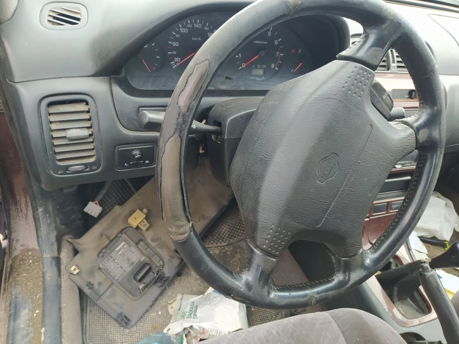 Foto de VOLANTE NISSAN MAXIMA QX (A32) 2.0 V6 24V CAT (140 CV / 103 KW)