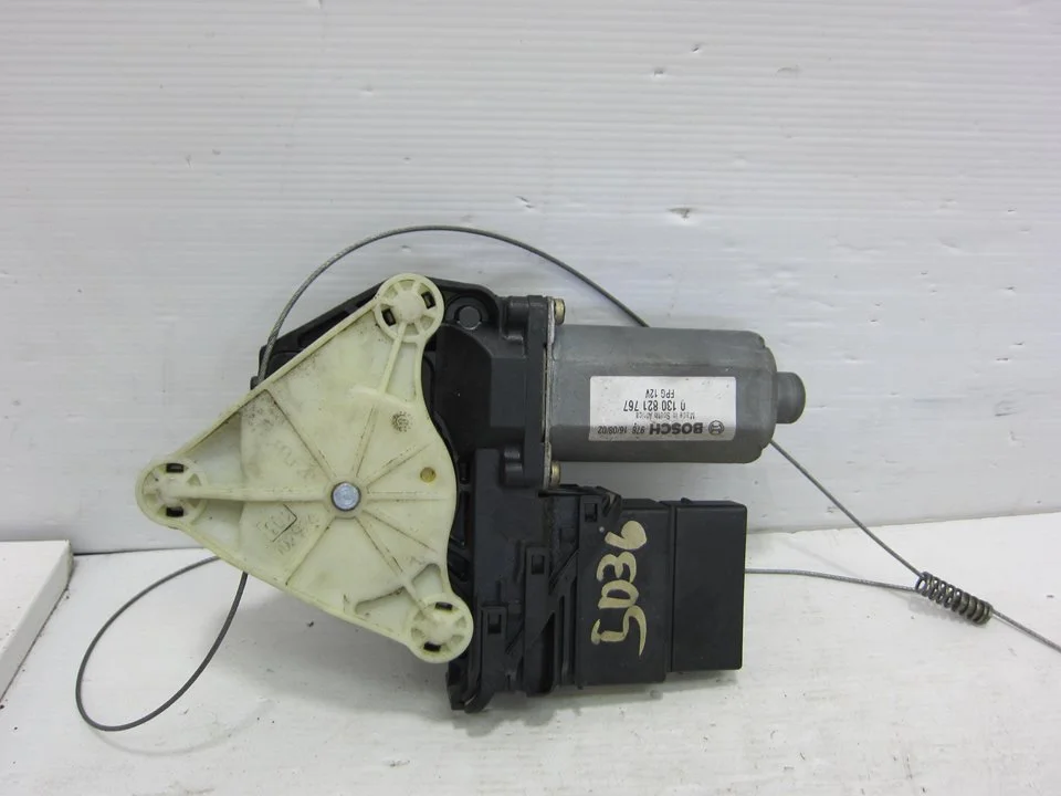 Foto de MOTOR ELEVALUNAS DELANTERO IZQUIERDO CHRYSLER STRATUS JX CABRIO 2.5 CAT (163 CV / 120 KW) referencia 0130821767