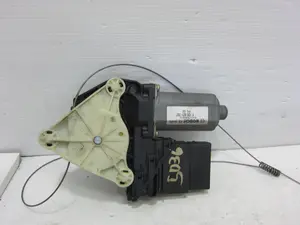 Foto de MOTOR ELEVALUNAS DELANTERO IZQUIERDO CHRYSLER STRATUS JX CABRIO 2.5 CAT (163 CV / 120 KW) referencia 0130821767 foto 1