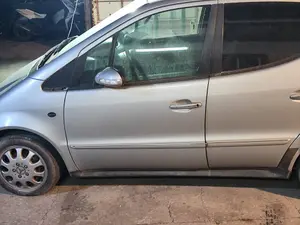 Foto de PUERTA DELANTERA IZQUIERDA MERCEDES-BENZ CLASE A (BM 168) 1.7 CDI Diesel CAT (95 CV / 70 KW) referencia 168720190528