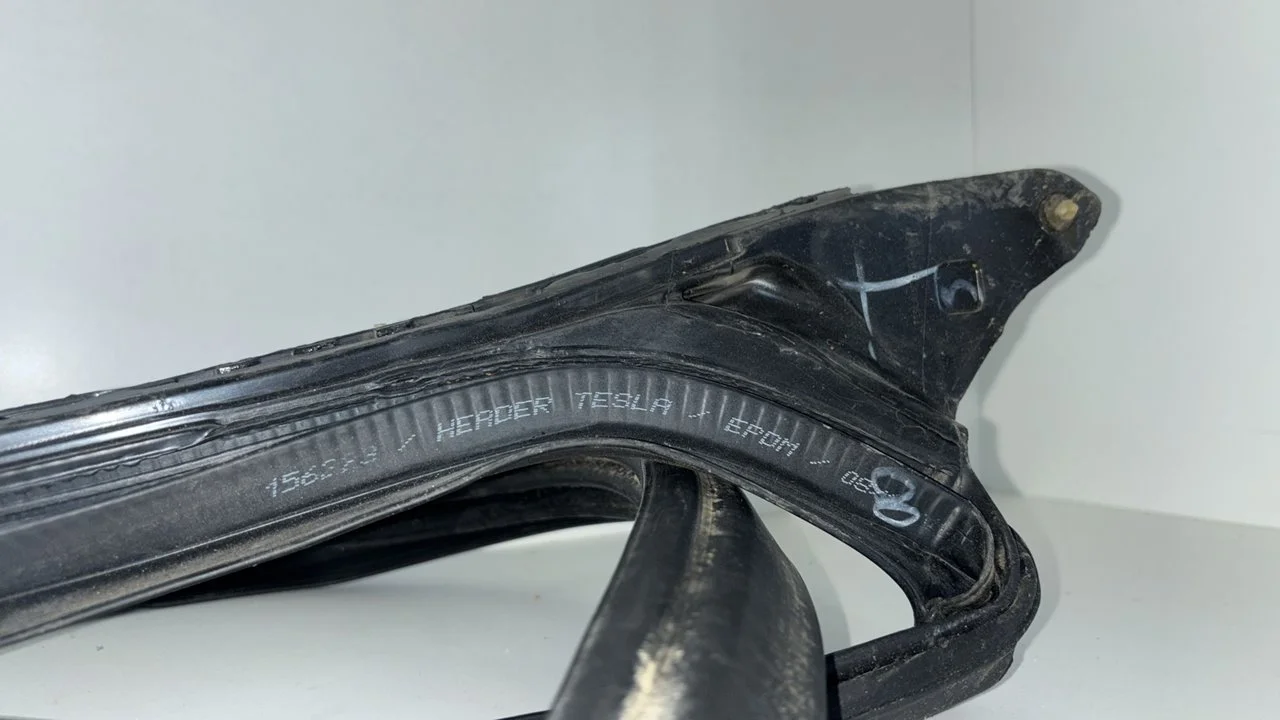 Foto de GOMAS CONTORNO PUERTA TESLA MODEL 3 eléctrico 258 kW (cont. 153 kW) (350 CV / 258 KW) referencia 156223