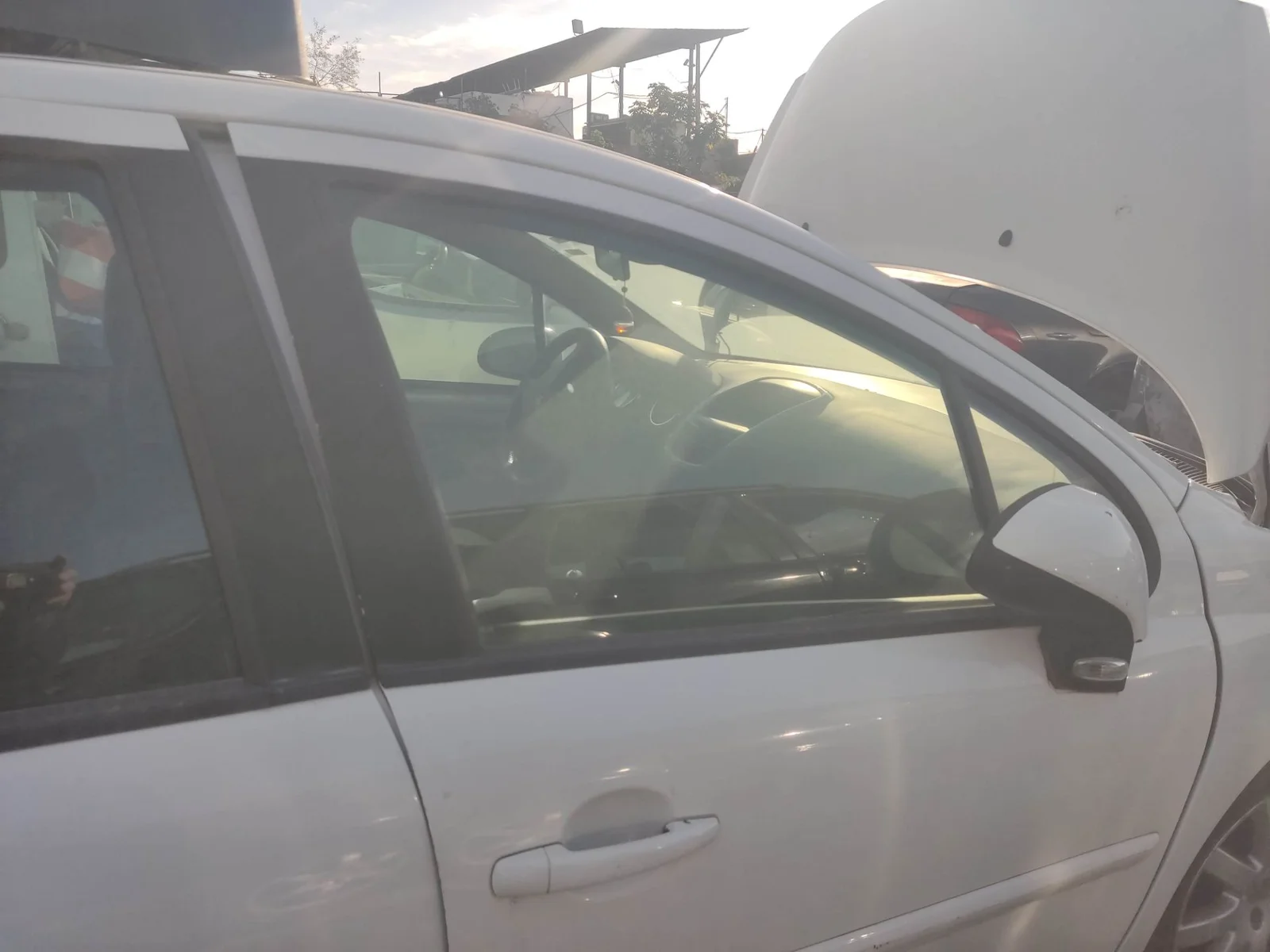 Foto de LUNA DELANTERA DERECHA PEUGEOT 207 SW 1.4 16V VTi (95 CV / 70 KW) referencia 9202H3
