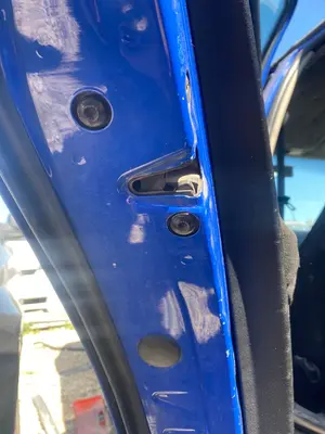 Foto de CERRADURA PUERTA TRASERA IZQUIERDA VOLKSWAGEN GOLF IV BERLINA (1J1)(10.1997) 1.9 TDI (110 CV / 81 KW)