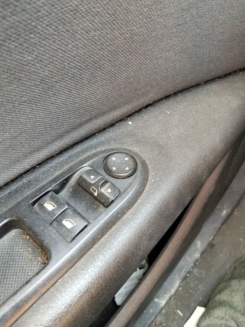 Foto de MANDO RETROVISOR PEUGEOT 407 1.6 HDi FAP CAT (9HZ / DV6TED4) (109 CV / 80 KW)
