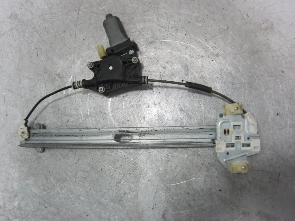 Foto de ELEVALUNAS DELANTERO DERECHO HYUNDAI ACCENT (MC) 1.5 CRDi CAT (110 CV / 81 KW) referencia 824021E2XX