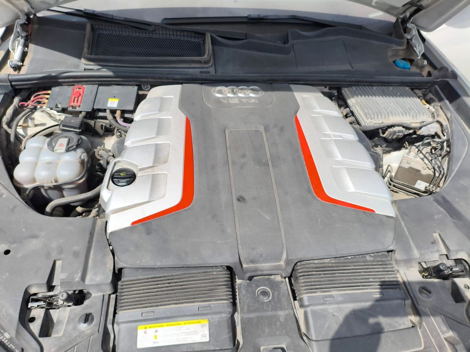 Foto de CAJA FILTRO AIRE AUDI SQ7 (4MB) 4.0 V8 TDI (435 CV / 320 KW) referencia 4M0133837M