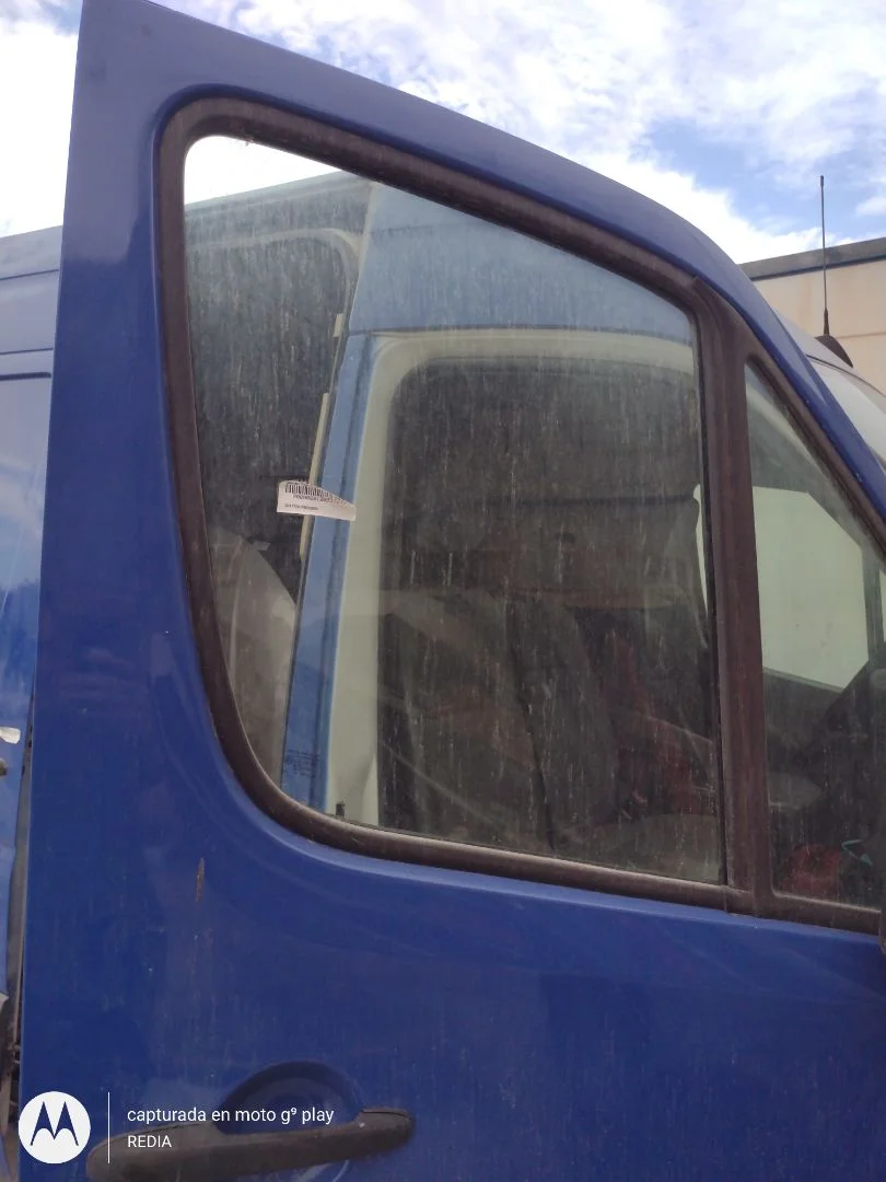 Foto de LUNA DELANTERA DERECHA VOLKSWAGEN CRAFTER FURGÓN (2E) 2.5 TDI DPF (109 CV / 80 KW) referencia 2E0845202