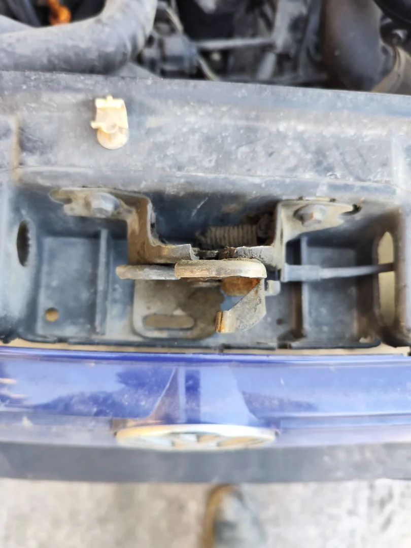 Foto de CERRADURA CAPO VOLKSWAGEN GOLF III (1H1)(11.1991) 1.9 TDI (110 CV / 81 KW)