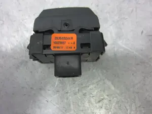 Foto de INTERRUPTOR DACIA DOKKER 1.5 dCi Diesel FAP CAT (90 CV / 66 KW) referencia 253503244R foto 2