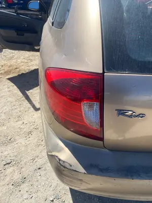 Foto de PILOTO TRASERO IZQUIERDO KIA RIO (BC) 1.3 CAT (75 CV / 55 KW) referencia 92401FD070