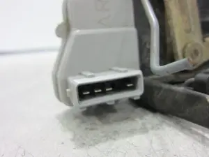 Foto de CERRADURA PUERTA TRASERA IZQUIERDA PEUGEOT 406 BERLINA (S1/S2) 3.0 V6 24V CAT (190 CV / 140 KW) foto 3