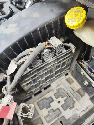 Foto de CENTRALITA MOTOR UCE PEUGEOT 207 1.4 16V CAT (KFU / ET3J4) (88 CV / 65 KW) referencia 1940XX