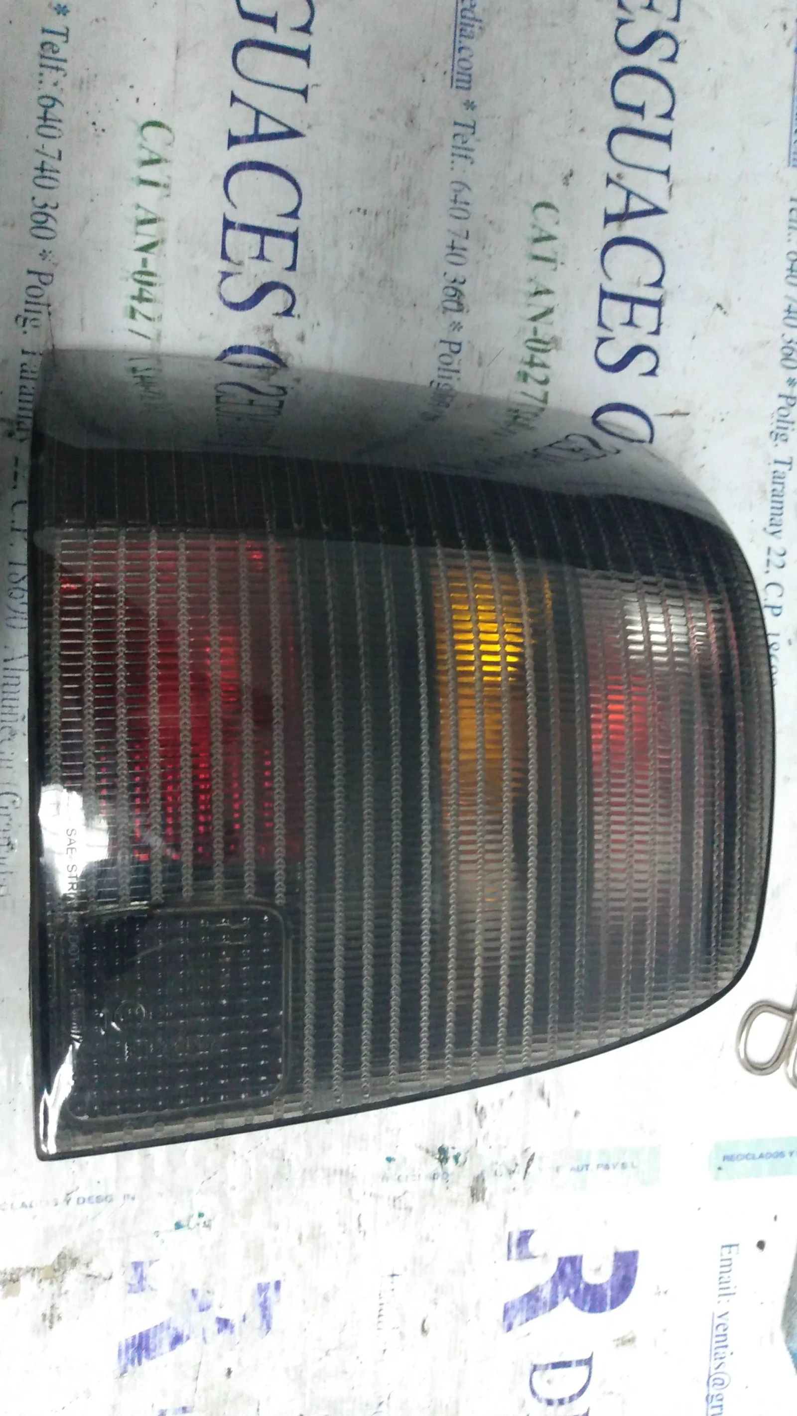Foto de PILOTO TRASERO IZQUIERDO VOLKSWAGEN PASSAT VARIANT (3B5) 1.8 (125 CV / 92 KW) referencia 3B9945257