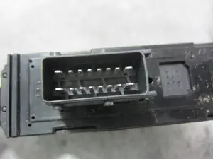 Foto de MOTOR ELEVALUNAS DELANTERO IZQUIERDO PEUGEOT 307 (S1)(04.2001) 1.4 HDi (68 CV / 50 KW) referencia 9634457580 foto 5