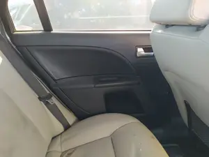 Foto de CERRADURA PUERTA TRASERA DERECHA FORD MONDEO BERLINA (GE) 2.0 CAT (146 CV / 107 KW) referencia 4692464 foto 3