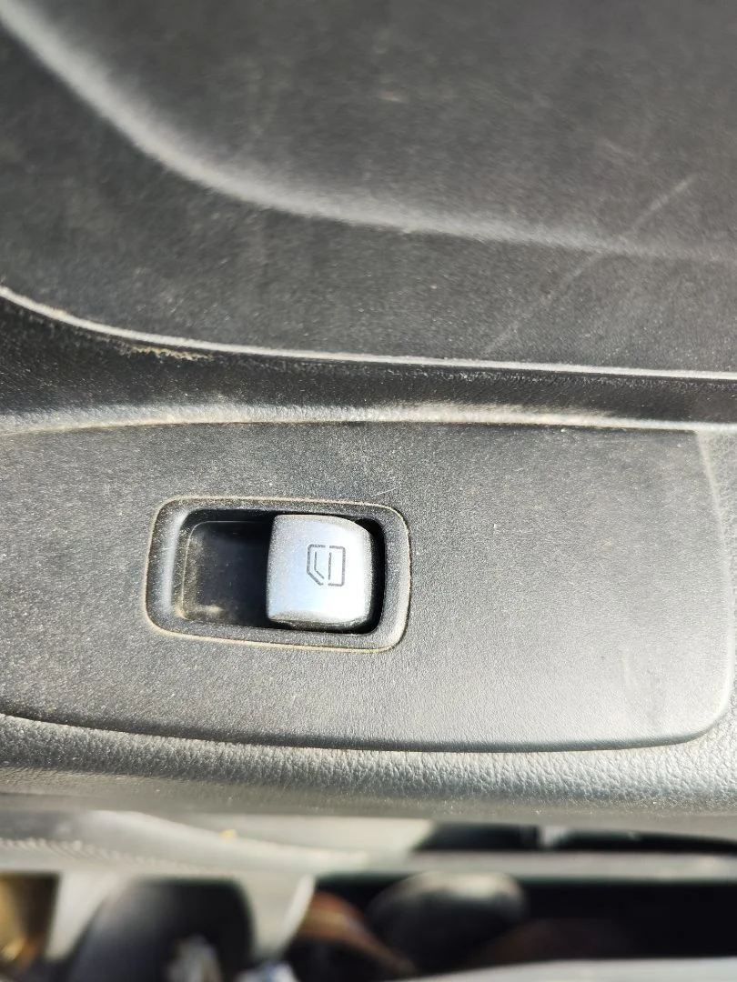 Foto de MANDO ELEVALUNAS DELANTERO DERECHO MERCEDES-BENZ VITO FURGÓN (447) 1.6 CDI CAT (114 CV / 84 KW) referencia A6395451413