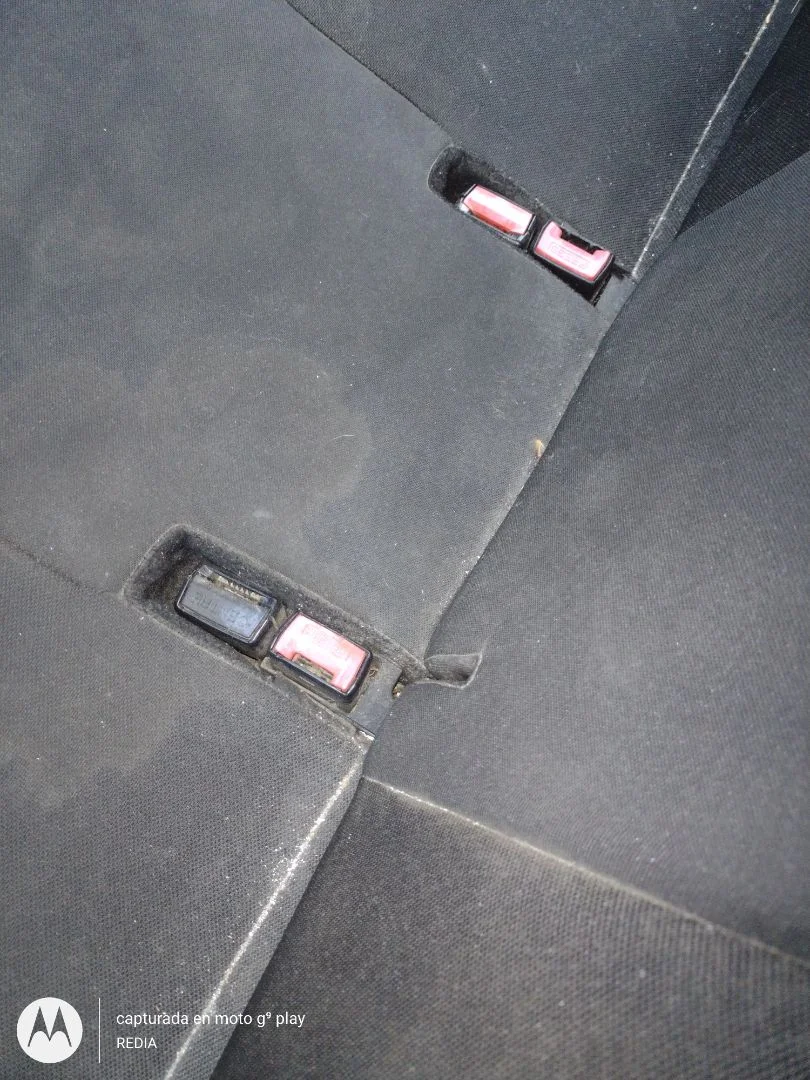 Foto de ENGANCHE CINTURON TRASERO CENTRAL RENAULT CLIO III 1.2 16V (75 CV / 55 KW)