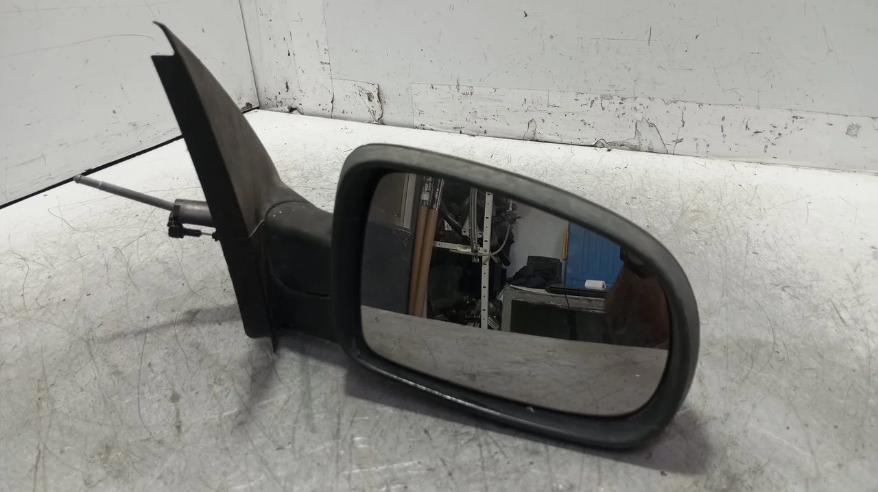 Foto de RETROVISOR DERECHO OPEL CORSA C 1.2 16V CAT (Z 12 XE / LW4) (75 CV / 55 KW) referencia E9014214