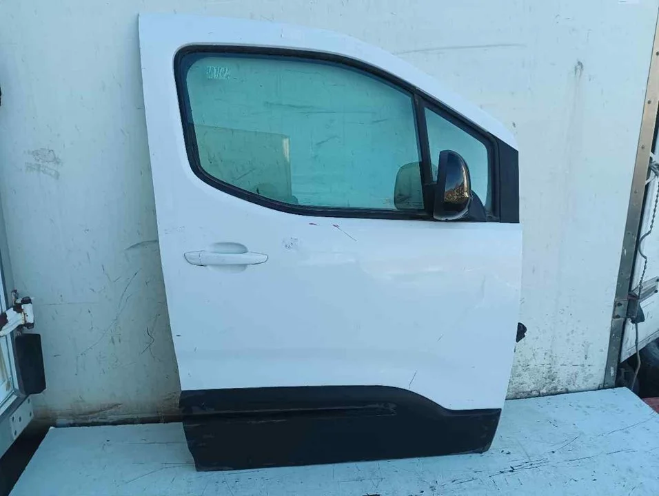 Foto de PUERTA DELANTERA DERECHA PEUGEOT RIFTER 1.5 Blue-HDI FAP (131 CV / 96 KW)